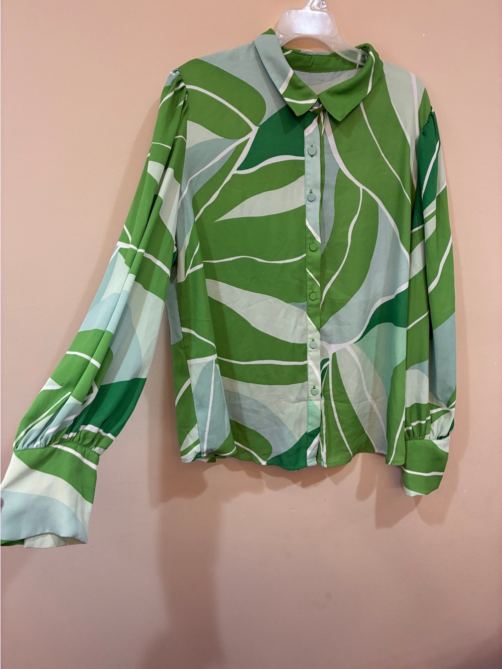Green Printed Long-Sleeve Button-Up Blouse‎ 2X